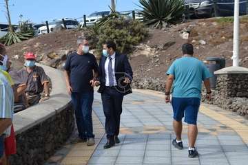 Izado de la bandera azul en Hoya del Pozo (foto TA/Francisco Javier Santana)